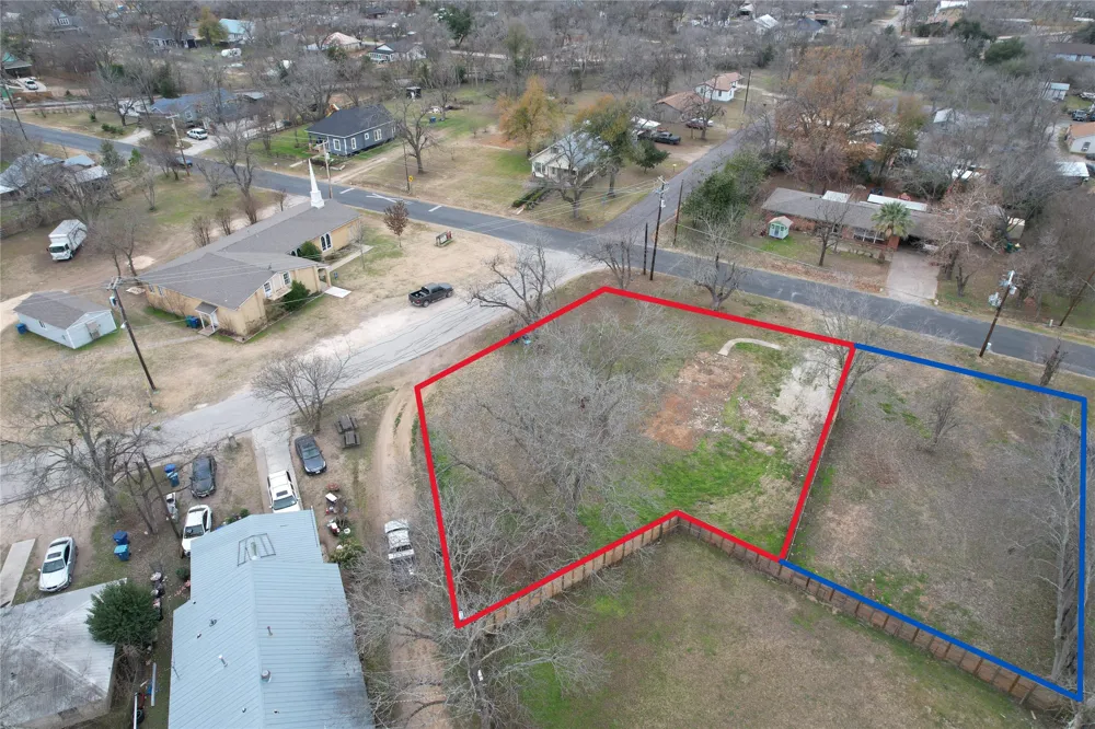 305 Lexington Road Elgin, TX 78621