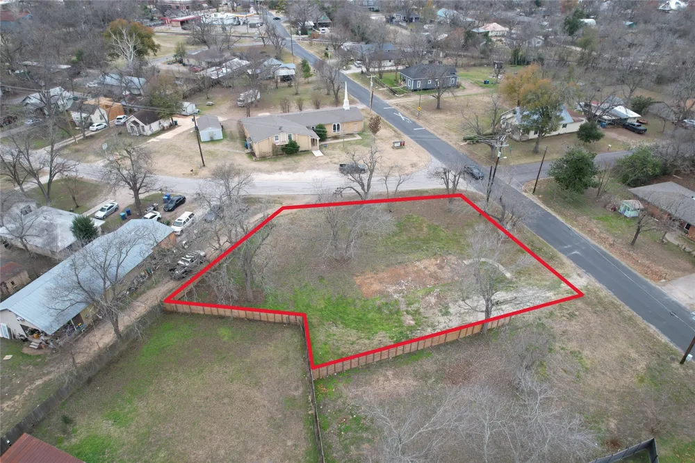 305 Lexington Road Elgin, TX 78621