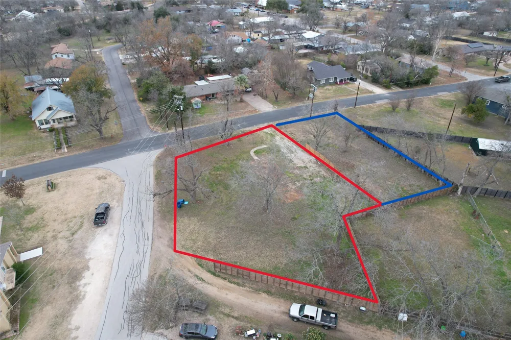 305 Lexington Road Elgin, TX 78621