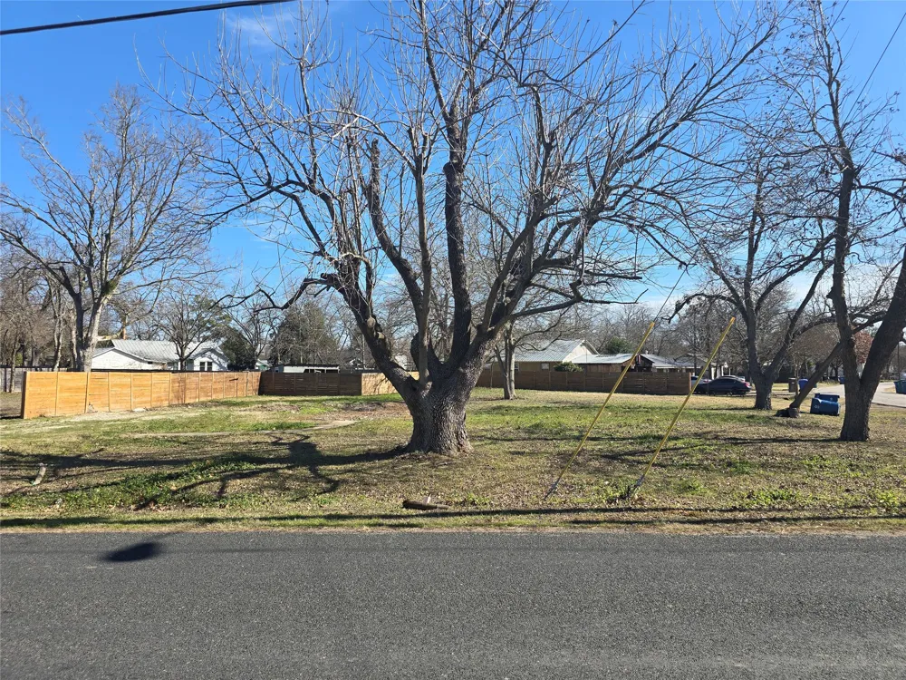 305 Lexington Road Elgin, TX 78621