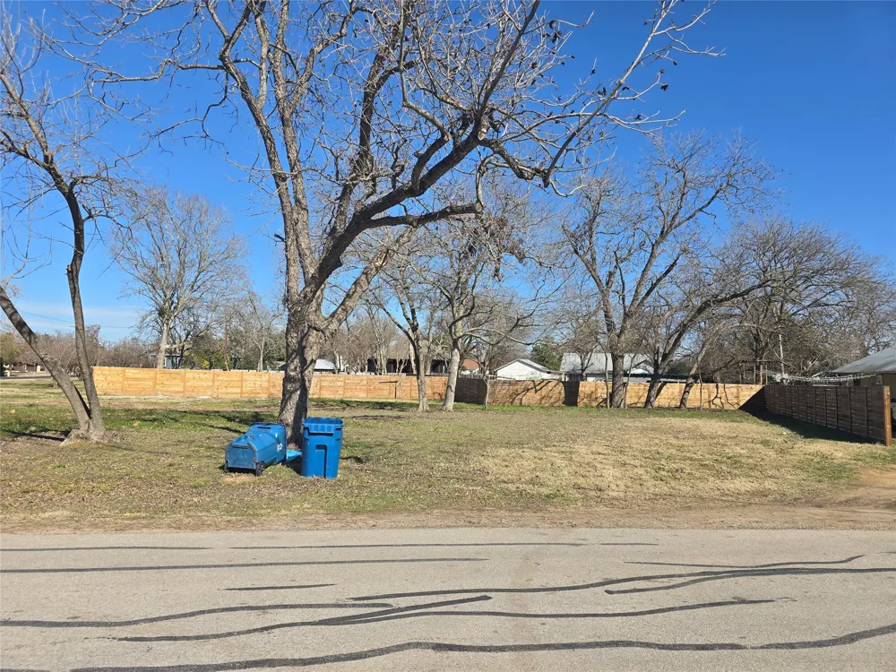 305 Lexington Road Elgin, TX 78621
