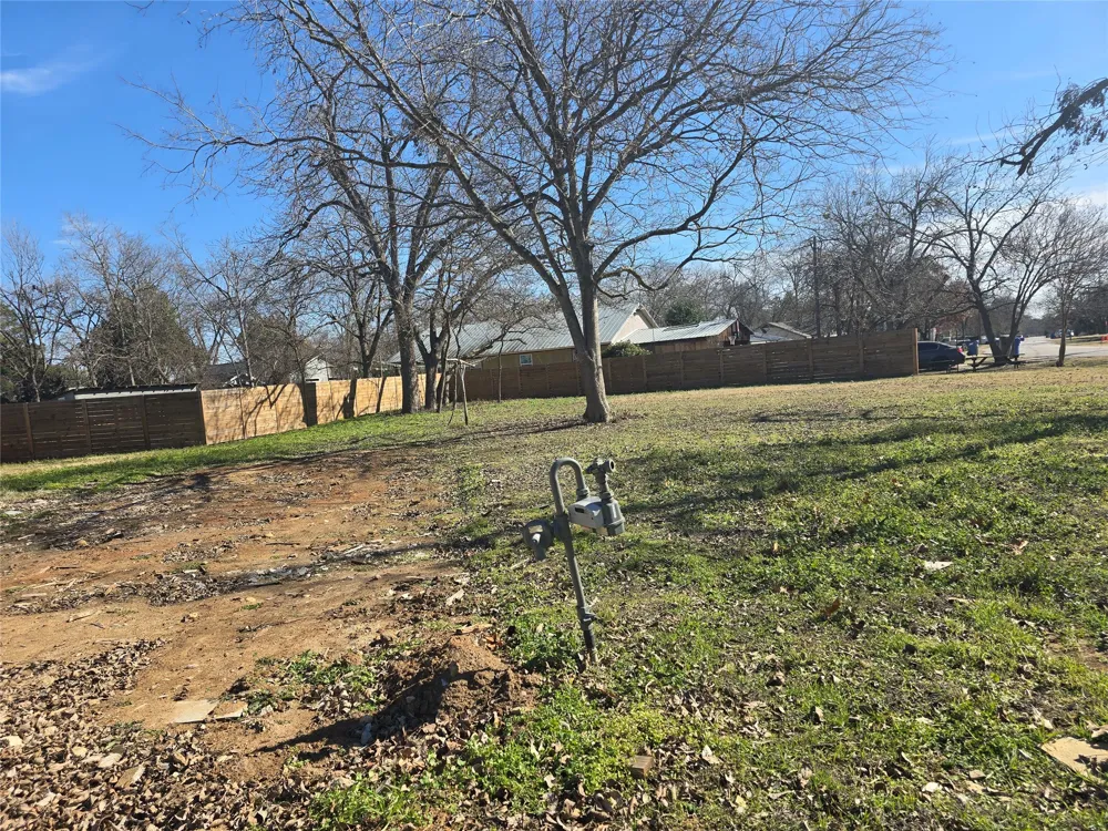 305 Lexington Road Elgin, TX 78621