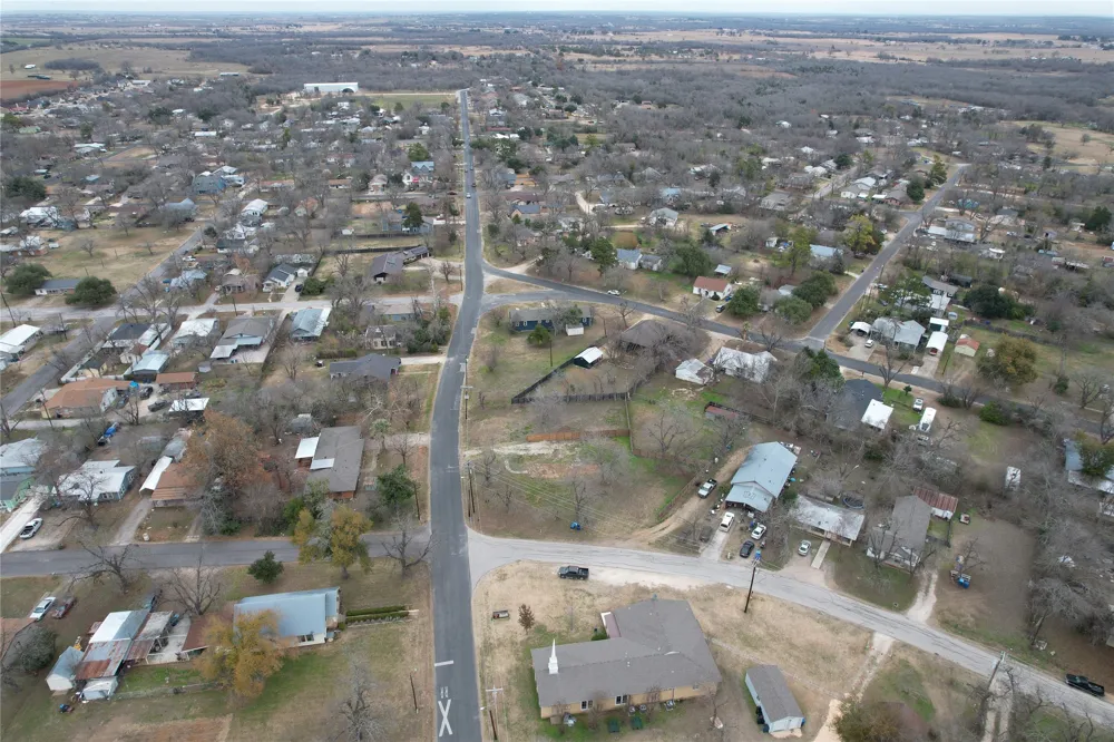 305 Lexington Road Elgin, TX 78621