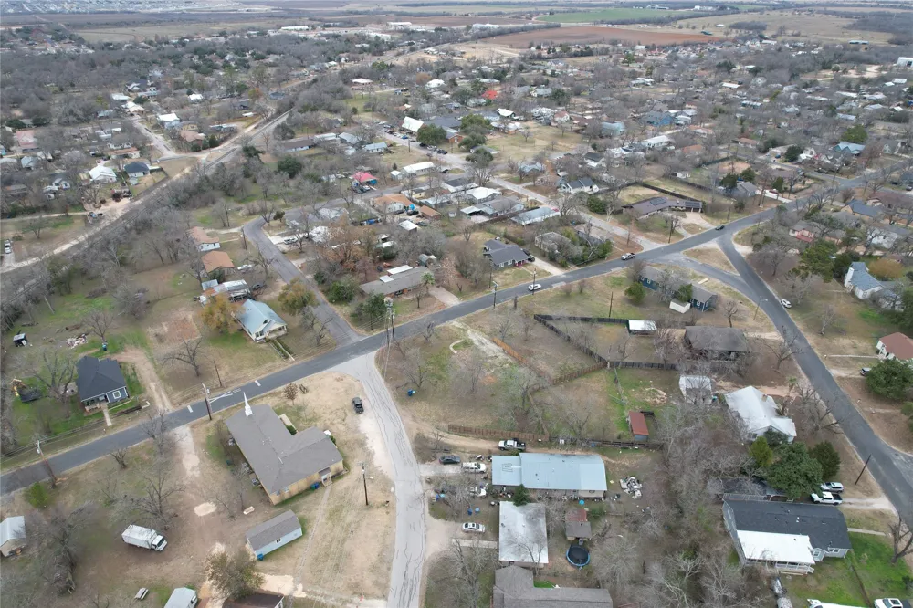 305 Lexington Road Elgin, TX 78621