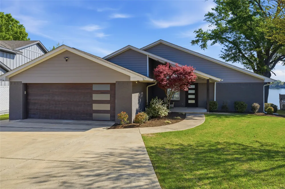 648 Enchanted Isles Drive Mabank, TX 75156