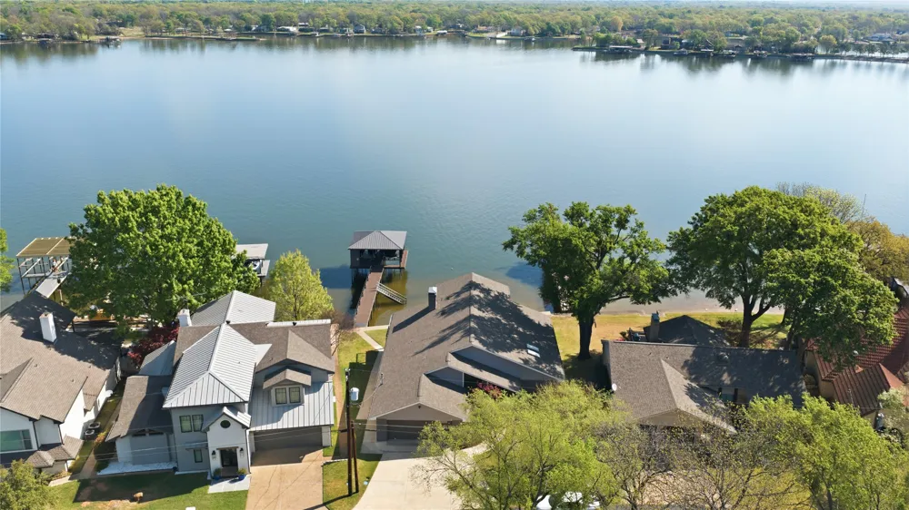 648 Enchanted Isles Drive Mabank, TX 75156