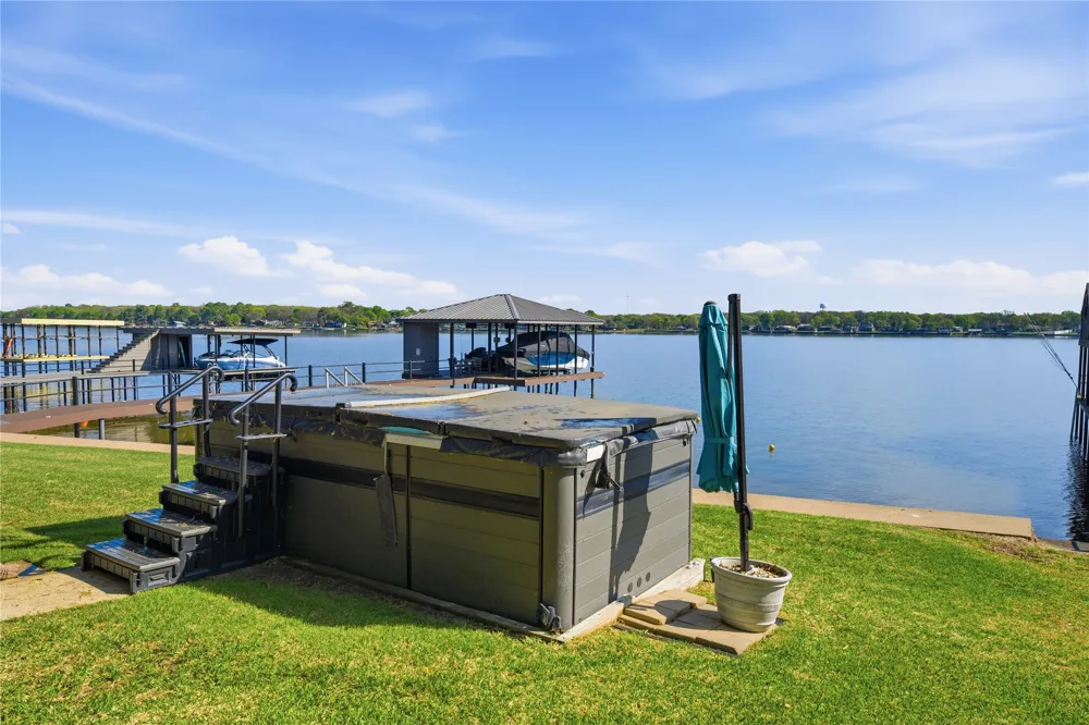 648 Enchanted Isles Drive Mabank, TX 75156