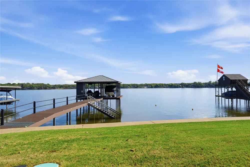 648 Enchanted Isles Drive Mabank, TX 75156