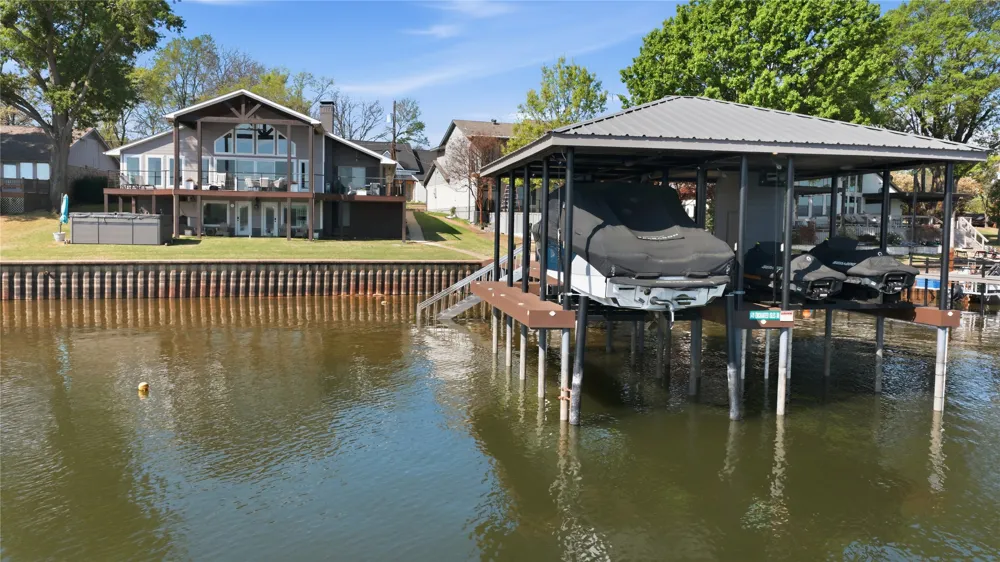 648 Enchanted Isles Drive Mabank, TX 75156
