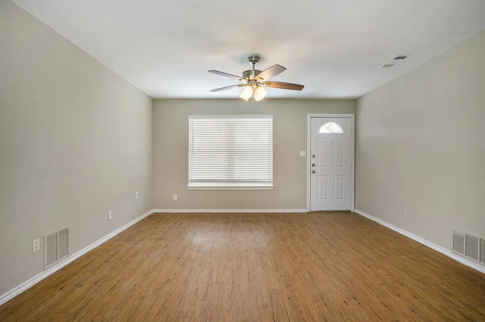 826 Meadowlark Circle Granbury, TX 76049