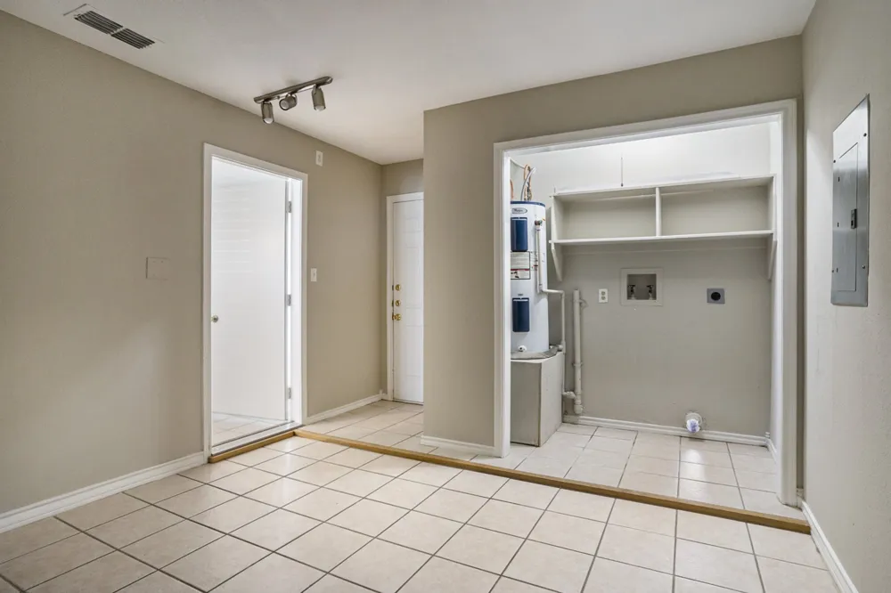 826 Meadowlark Circle Granbury, TX 76049