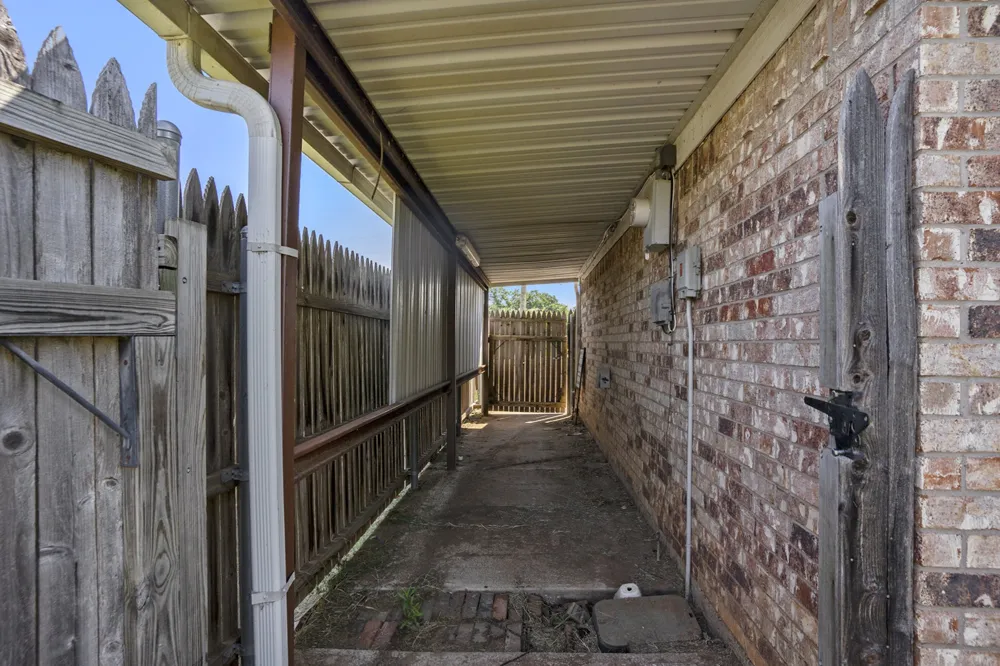 826 Meadowlark Circle Granbury, TX 76049