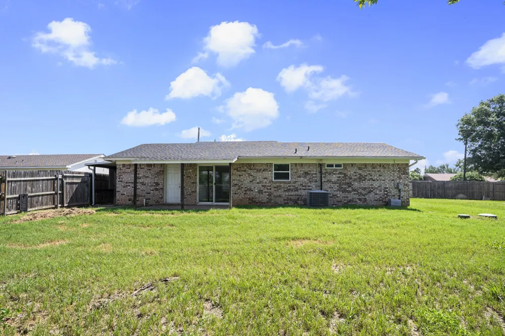 826 Meadowlark Circle Granbury, TX 76049