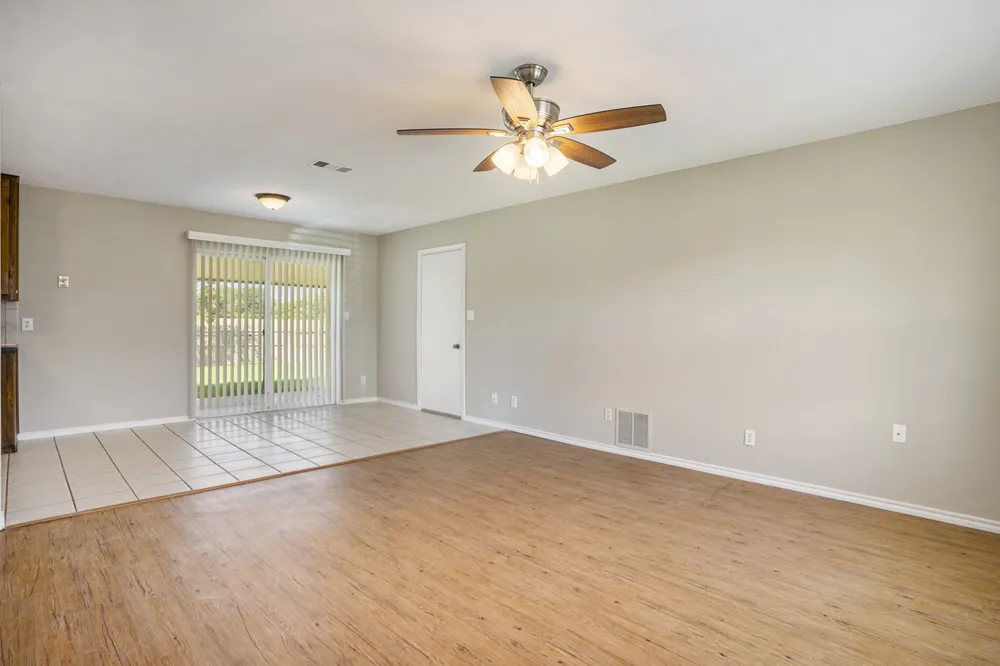 826 Meadowlark Circle Granbury, TX 76049