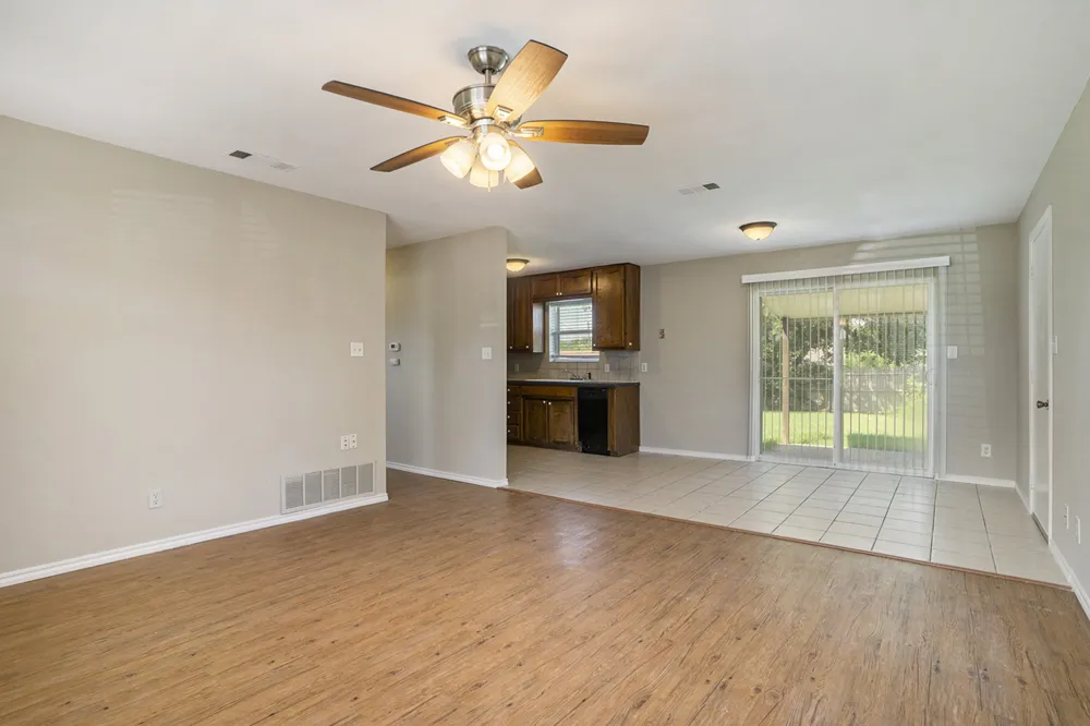 826 Meadowlark Circle Granbury, TX 76049