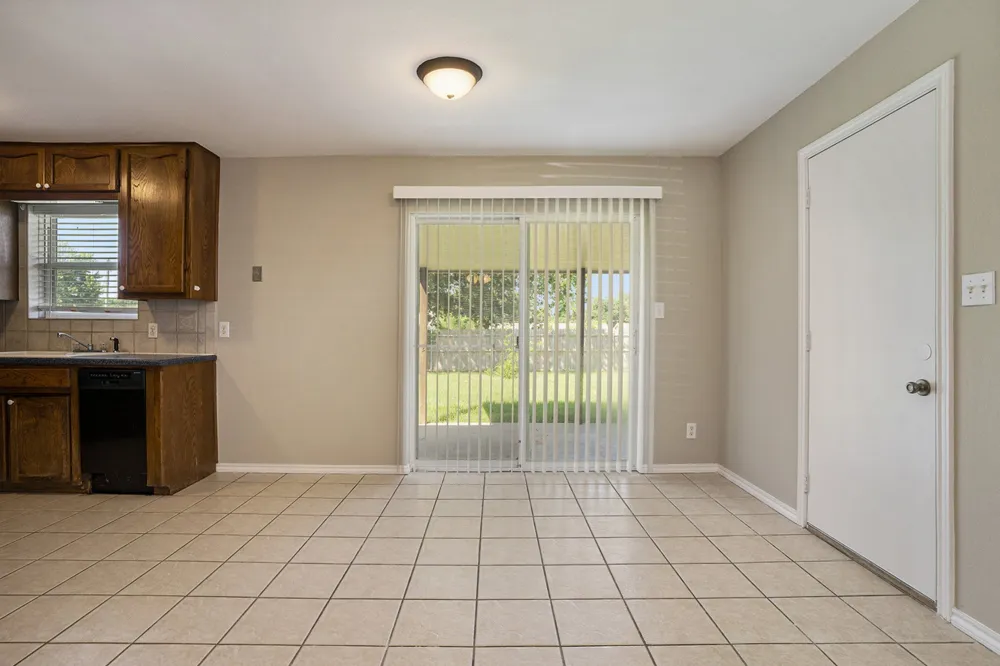 826 Meadowlark Circle Granbury, TX 76049