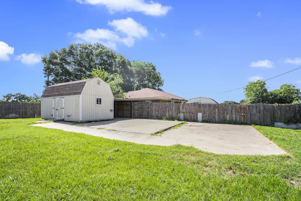 826 Meadowlark Circle Granbury, TX 76049