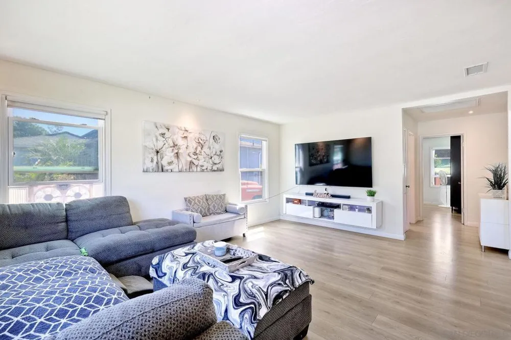 8951 Linden La Mesa, CA 91941