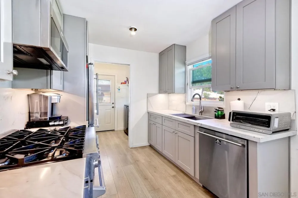 8951 Linden La Mesa, CA 91941