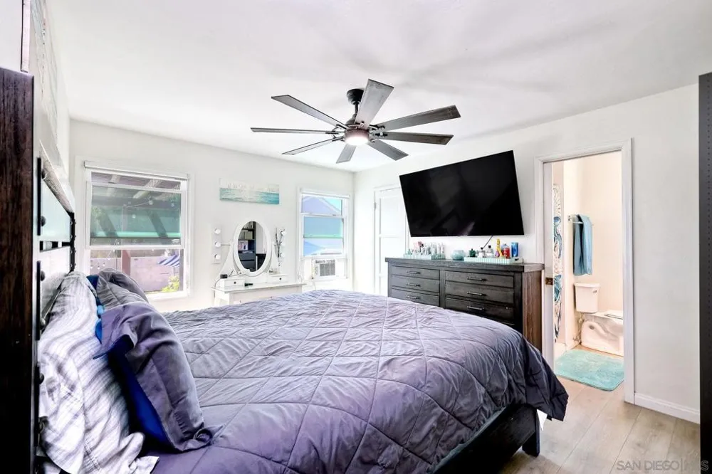 8951 Linden La Mesa, CA 91941