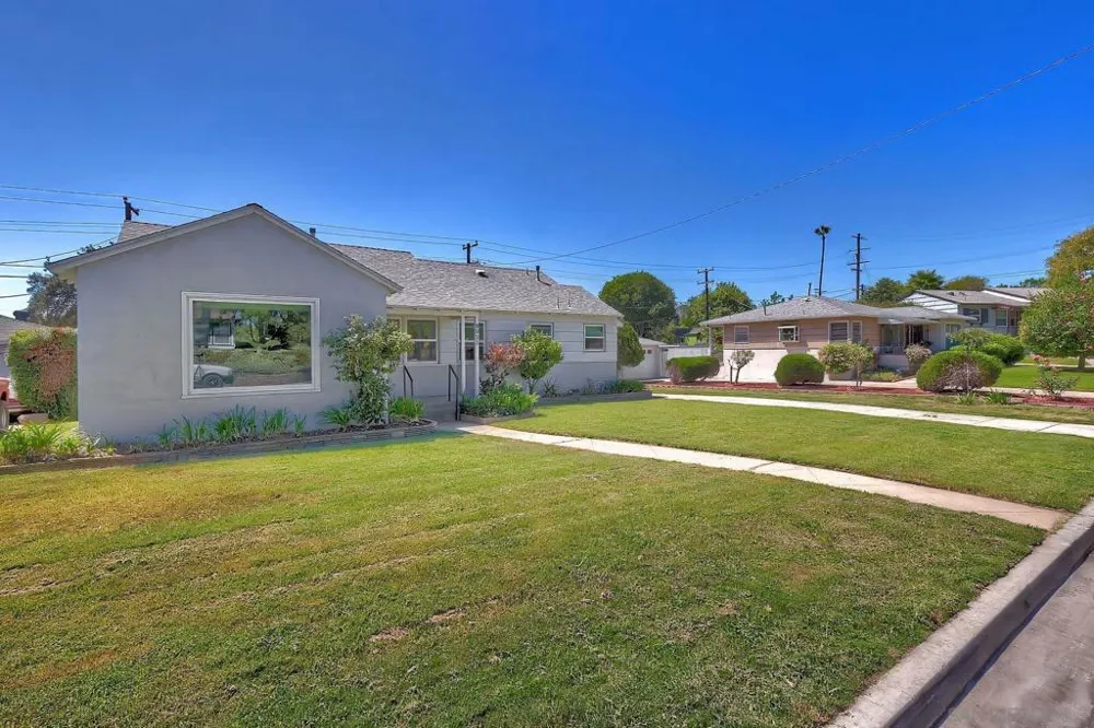 8951 Linden La Mesa, CA 91941