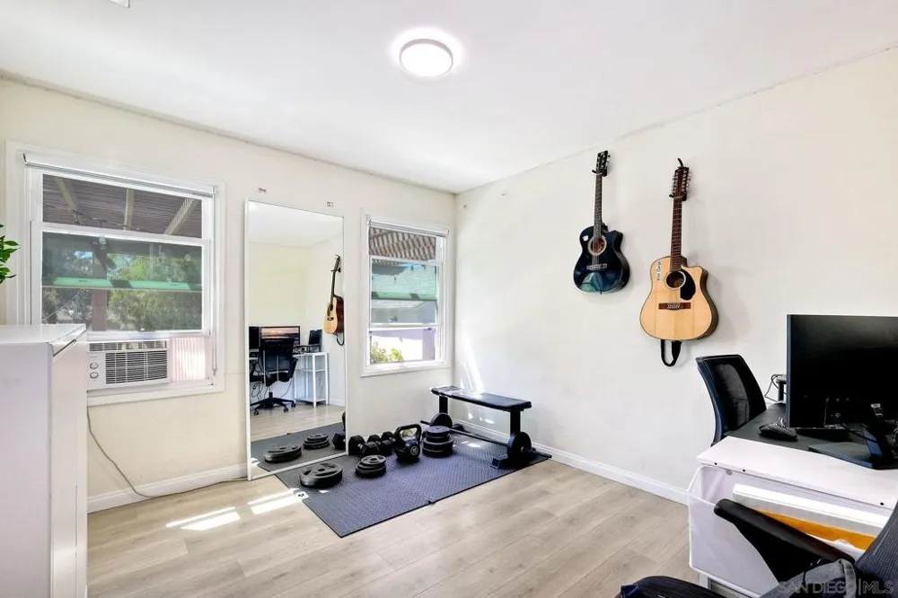 8951 Linden La Mesa, CA 91941