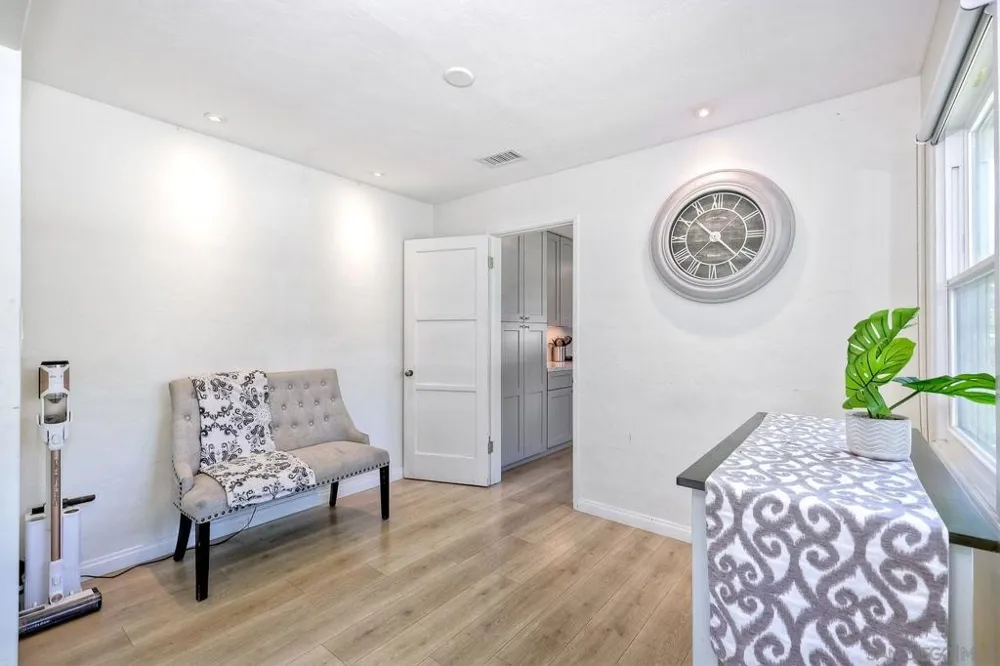 8951 Linden La Mesa, CA 91941