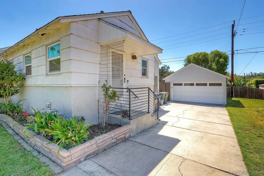8951 Linden La Mesa, CA 91941