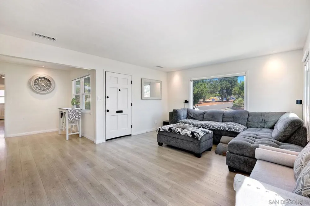 8951 Linden La Mesa, CA 91941