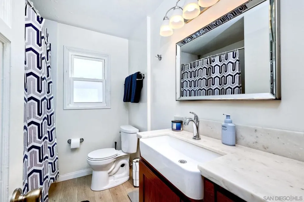 8951 Linden La Mesa, CA 91941
