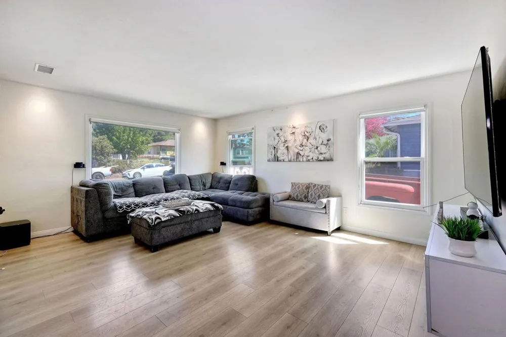 8951 Linden La Mesa, CA 91941