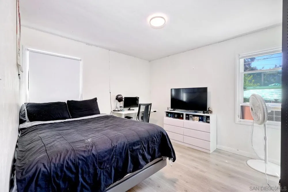 8951 Linden La Mesa, CA 91941
