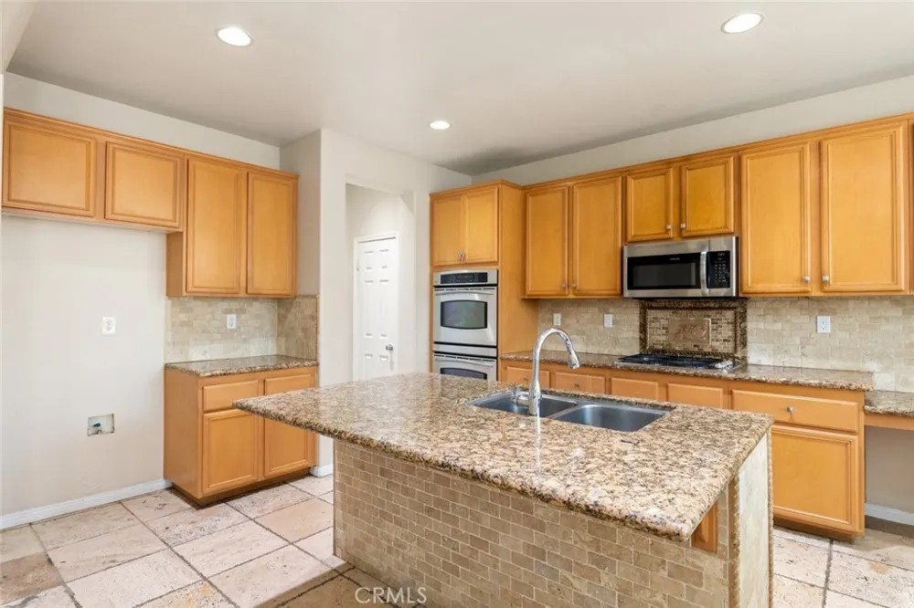 636 Debora Rae Corona, CA 92882