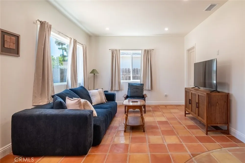 613 W Olive #1 Monrovia, CA 91016