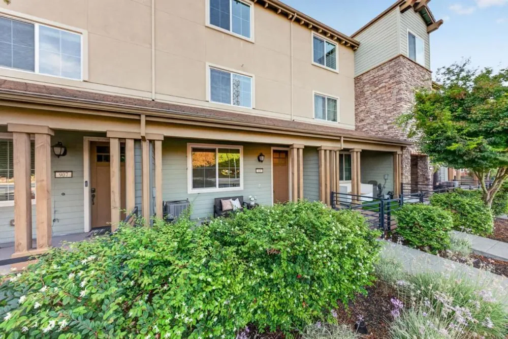 911 White Moonstone Loop San Jose, CA 95123
