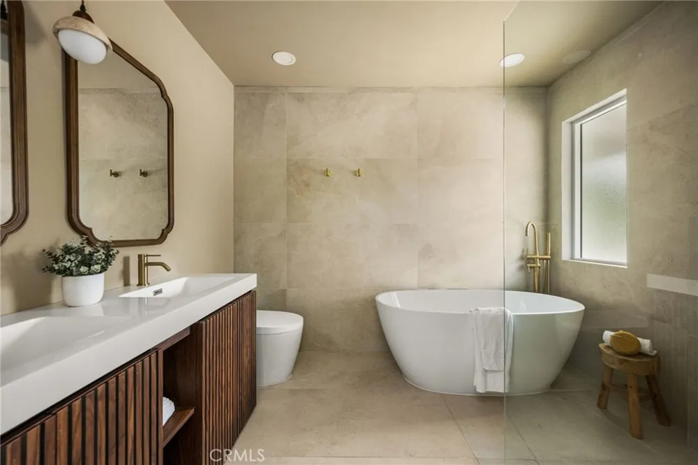 18712 Piper Yorba Linda, CA 92886