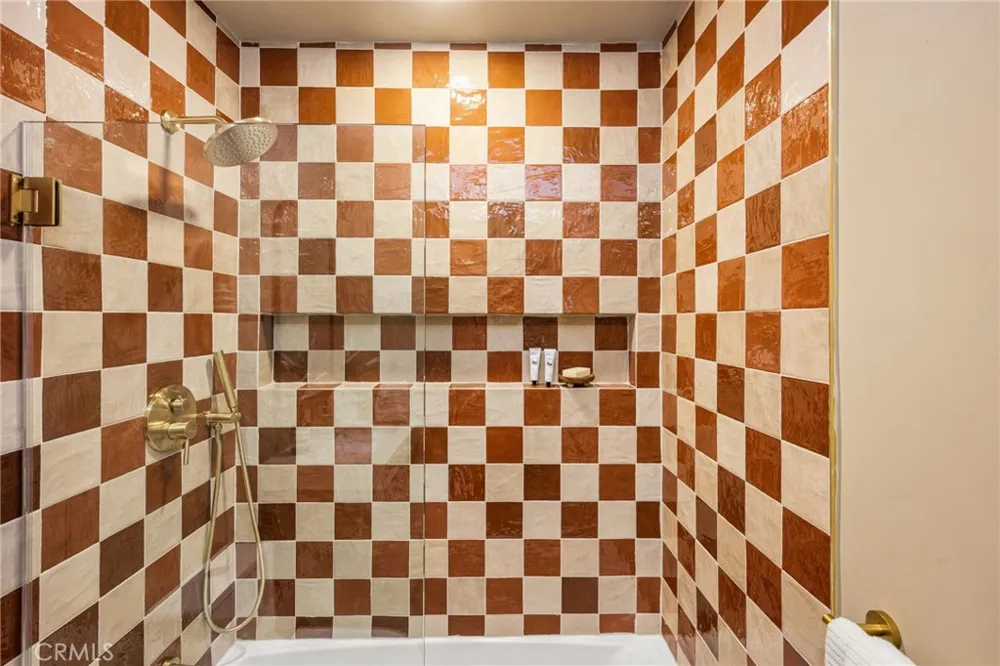 18712 Piper Yorba Linda, CA 92886