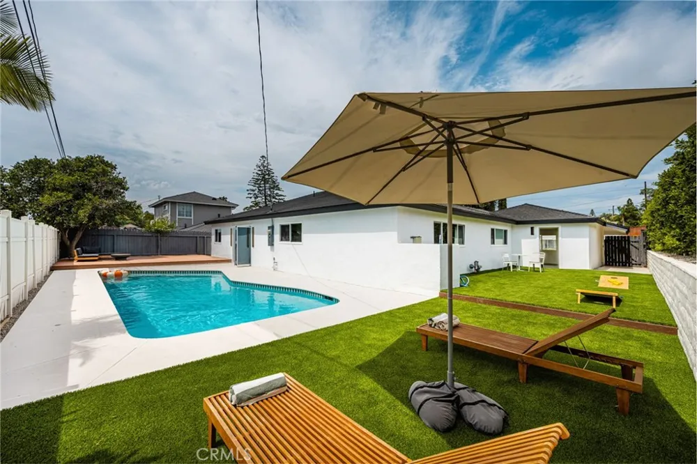 18712 Piper Yorba Linda, CA 92886