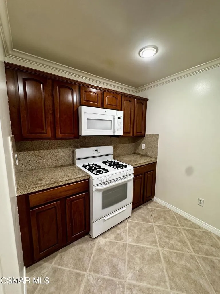 13525 Vanowen Street #103 Van Nuys, CA 91405