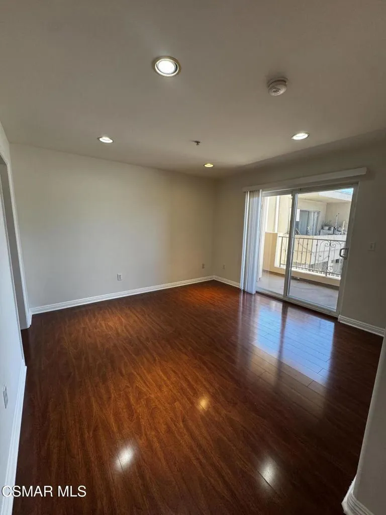 13525 Vanowen Street #103 Van Nuys, CA 91405