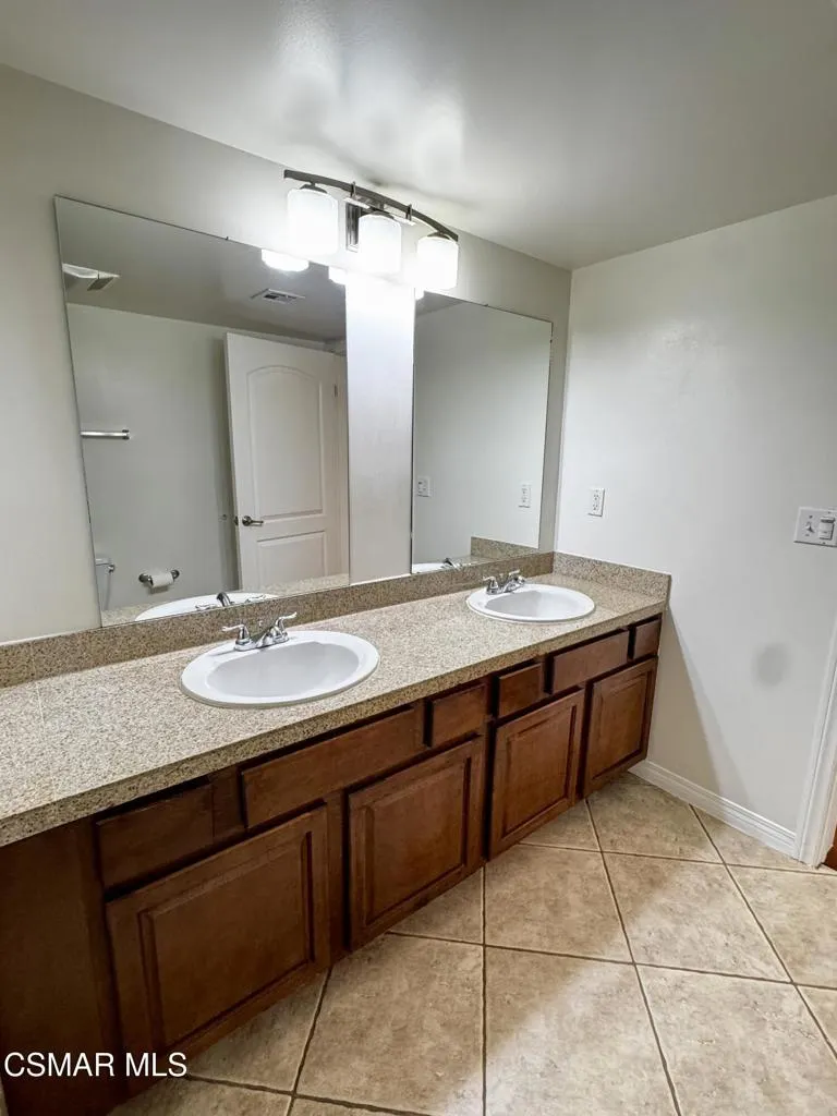 13525 Vanowen Street #103 Van Nuys, CA 91405