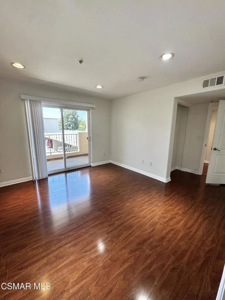 13525 Vanowen Street #103 Van Nuys, CA 91405