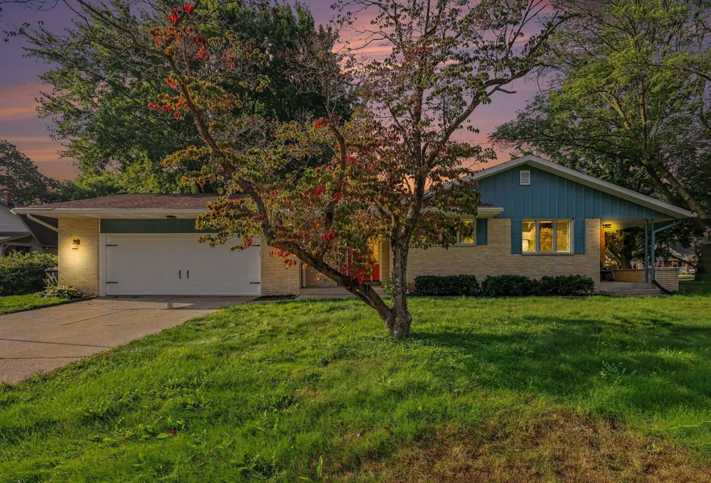 997 Colonial Court Holland, MI 49423
