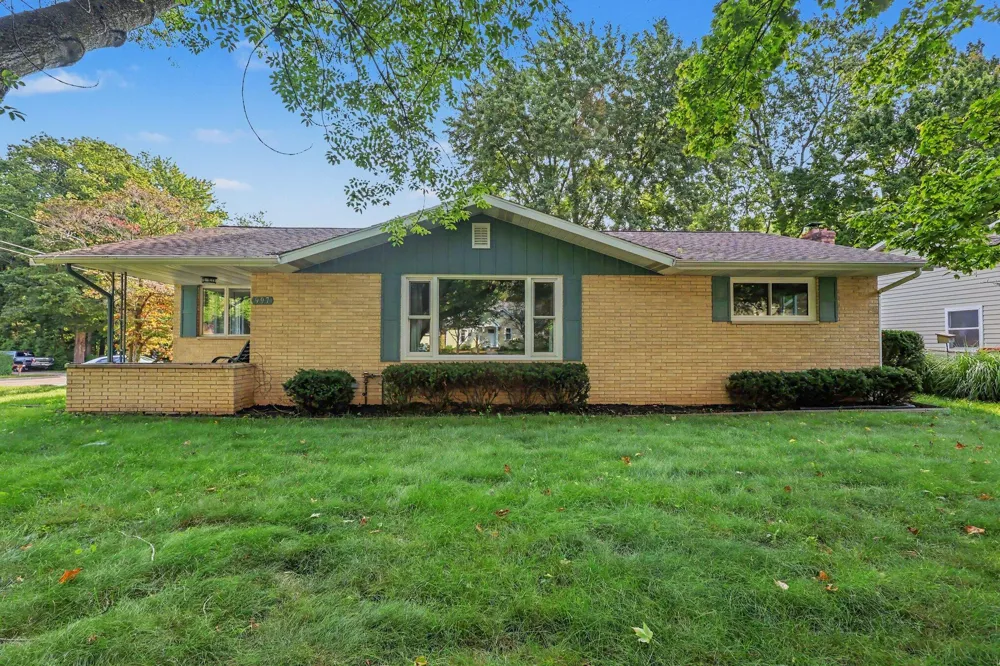 997 Colonial Court Holland, MI 49423