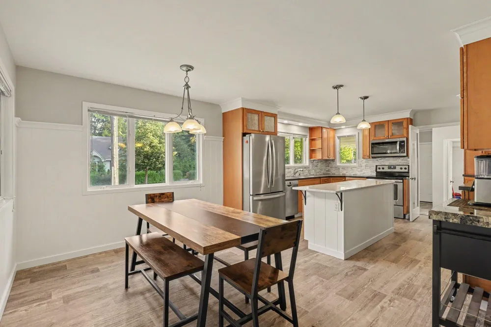 997 Colonial Court Holland, MI 49423