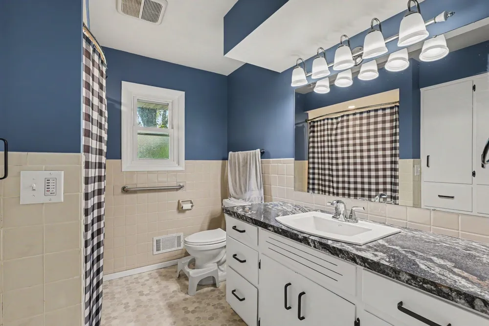 997 Colonial Court Holland, MI 49423