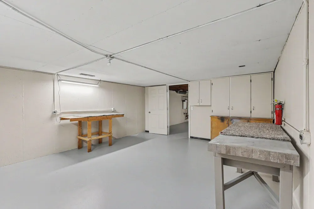 997 Colonial Court Holland, MI 49423