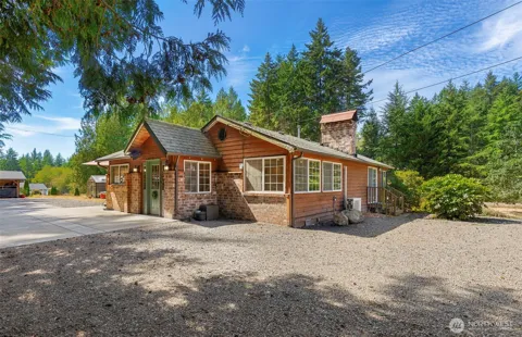 253 NW Lindor Way
