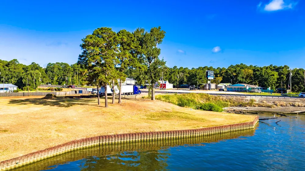 13107 Us Highway 190 W Onalaska, TX 77360
