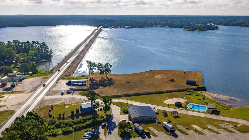 13107 Us Highway 190 W Onalaska, TX 77360